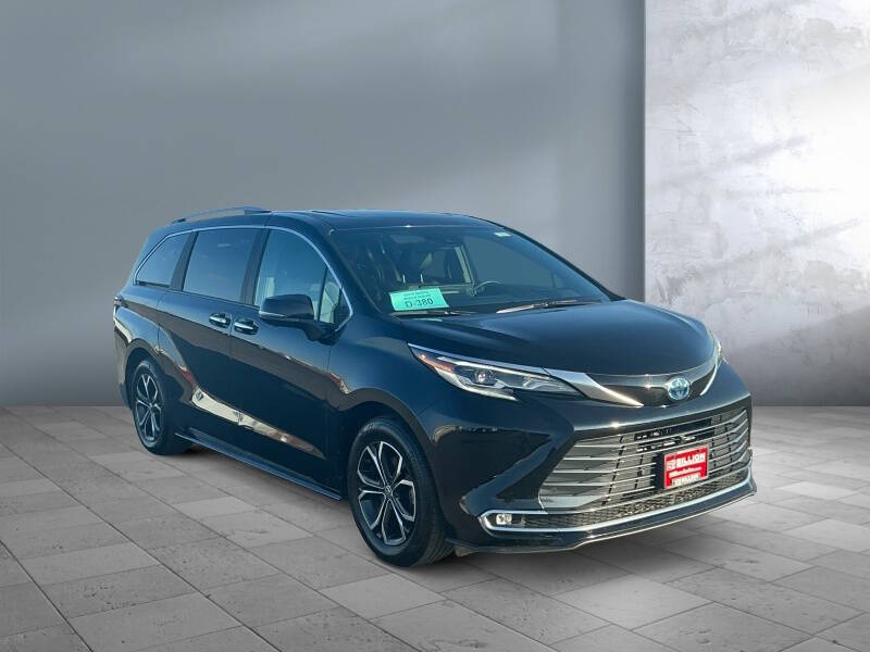 2025 Toyota Sienna Platinum 7-Passenger