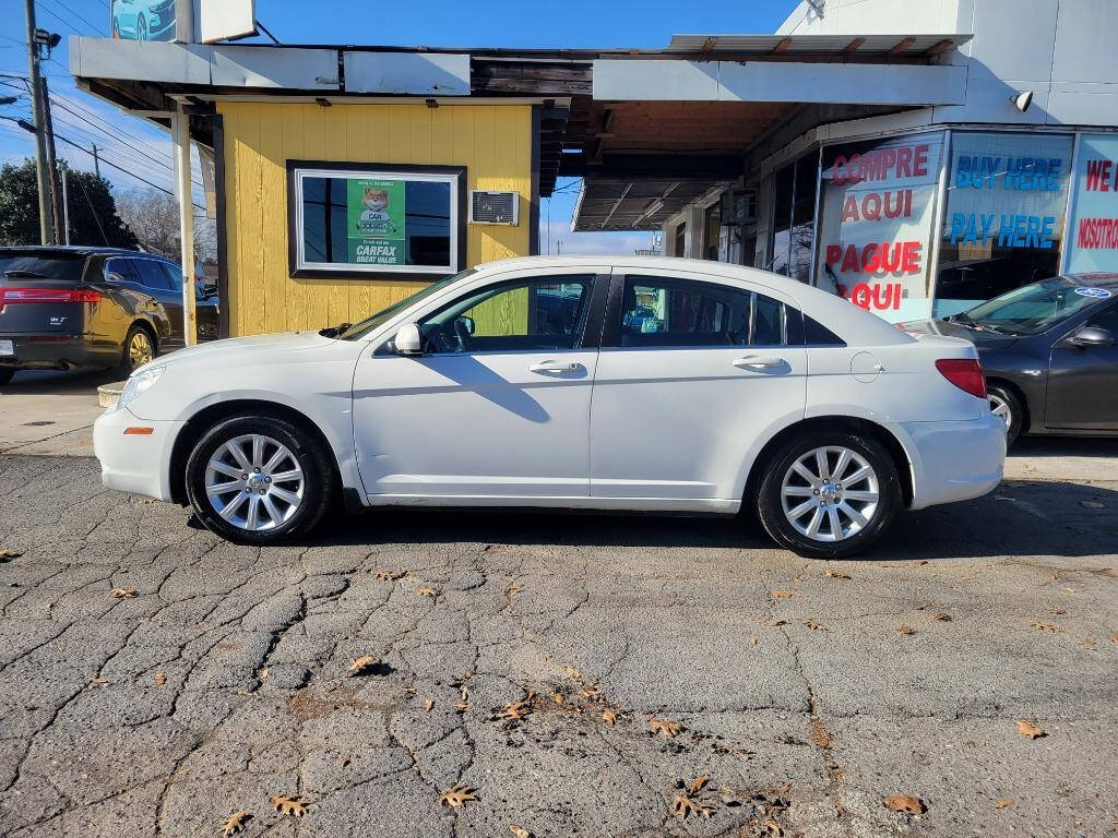 White 2010 Chrysler Sebring Limited Limited 4dr Sedan 2