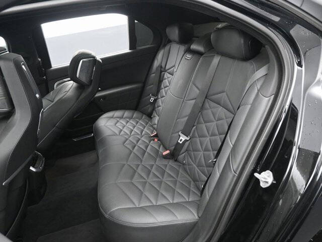 2023 BMW 7 Series 740i