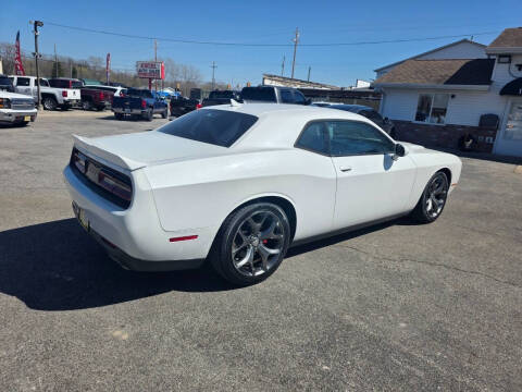 2016 Dodge Challenger SXT Plus