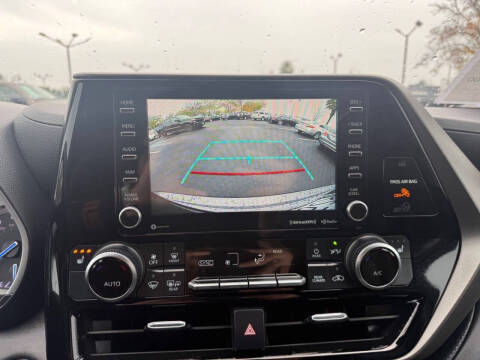 2022 Toyota Highlander Hybrid XLE