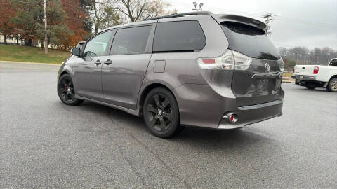 2012 Toyota Sienna SE 8-Passenger