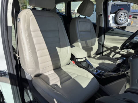 2017 Ford C-MAX Energi Titanium