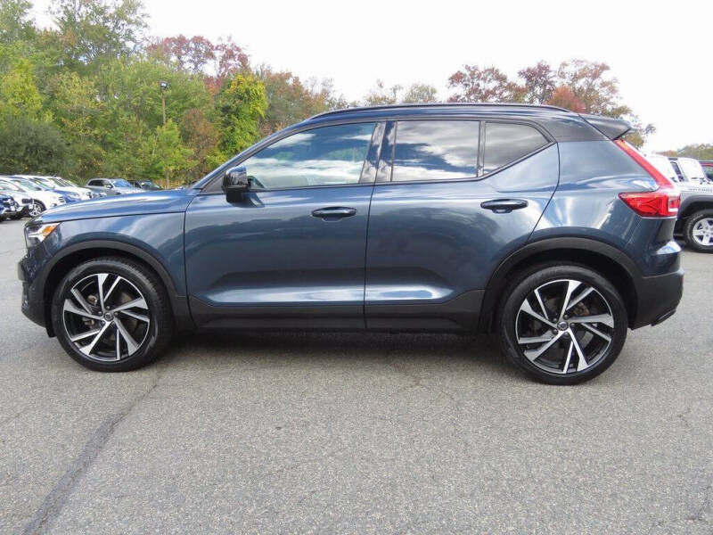 2022 Volvo XC40 T5 R-Design