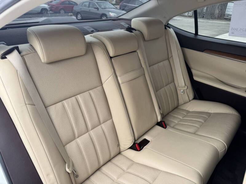 2016 Lexus ES 300h