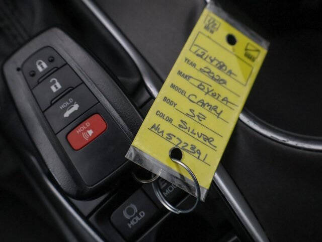 2022 Toyota Camry Hybrid LE