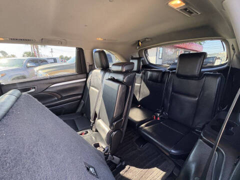 2017 Toyota Highlander SE