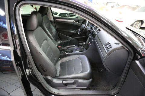 2014 Volkswagen Passat 1.8T S PZEV