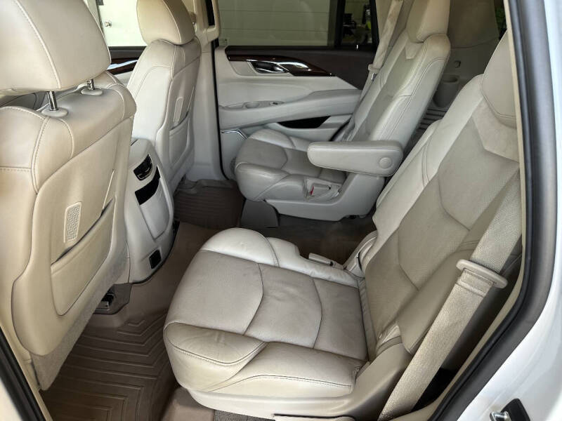2017 Cadillac Escalade Standard