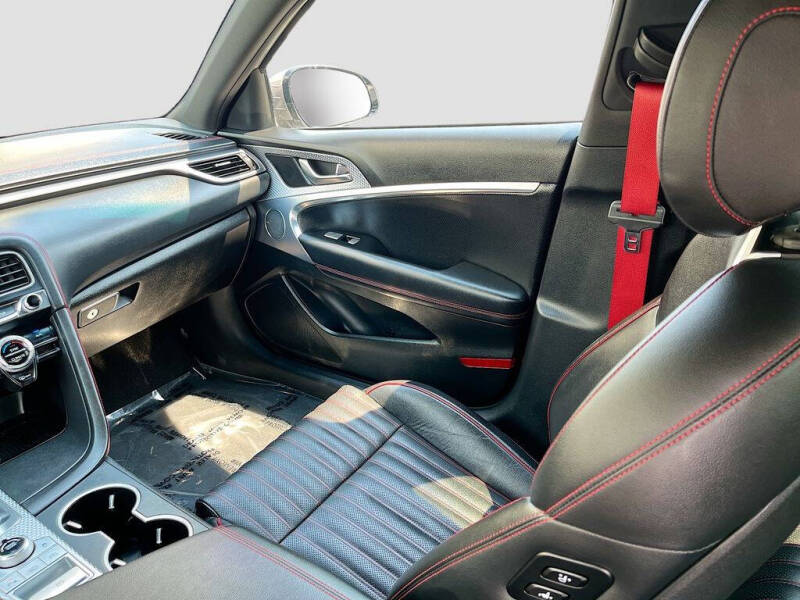2023 Genesis G70