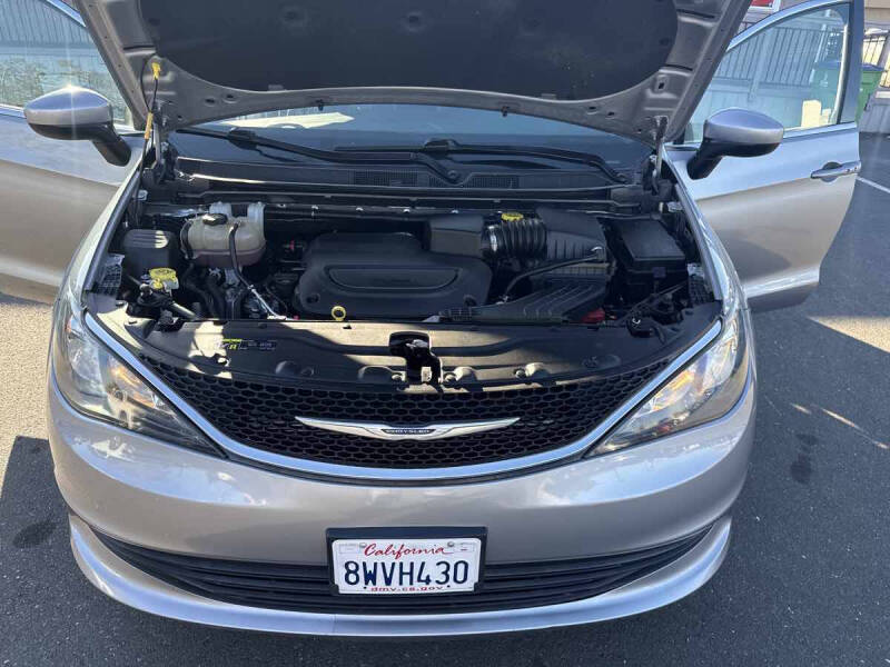 2020 Chrysler Voyager LXi