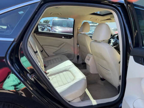 2012 Volkswagen Passat SEL Premium PZEV