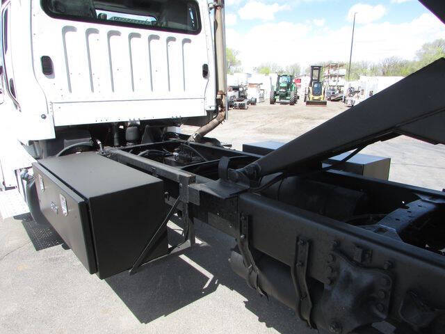 2014 Freightliner M2 106