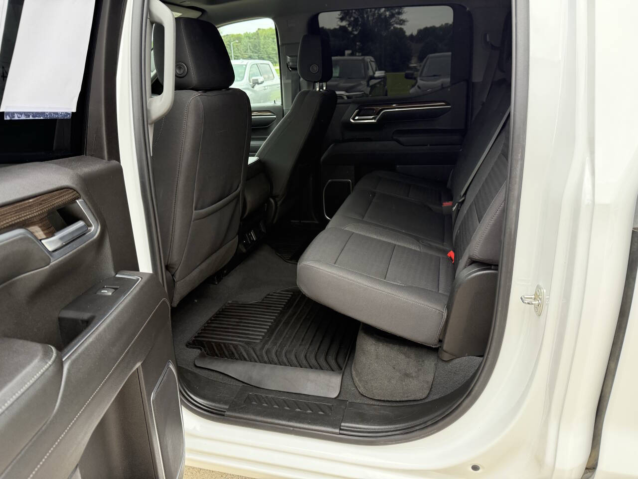2022 Chevrolet Silverado 1500 LT photo 6