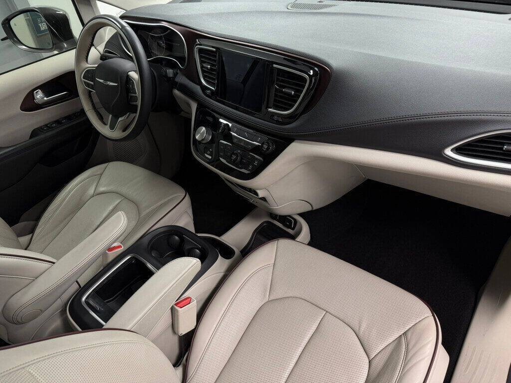 2017 Chrysler Pacifica for sale at Conway Imports in   Streamwood, IL