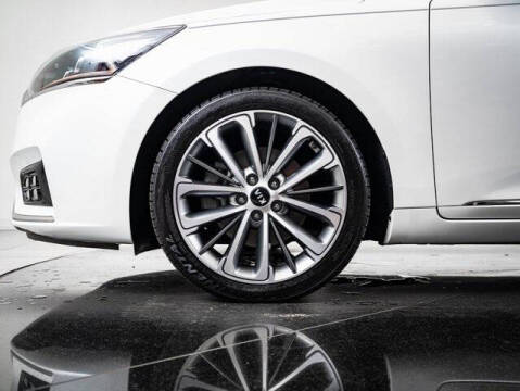 2019 Kia Cadenza Technology