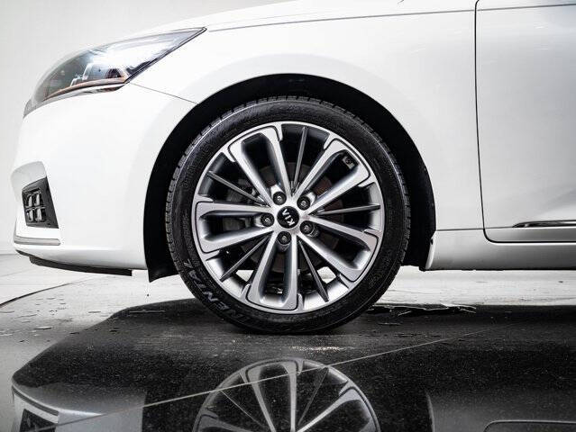 2019 Kia Cadenza Technology