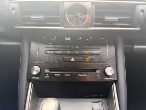 2017 Lexus IS 200t