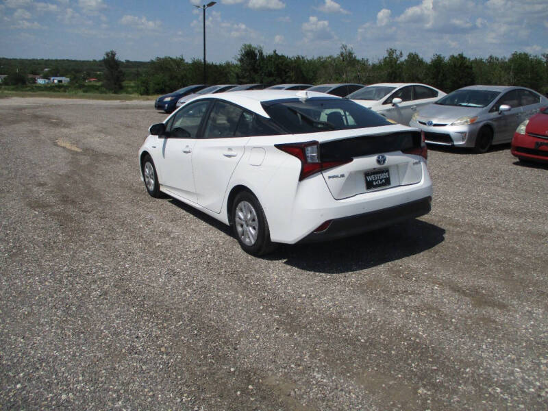 2021 Toyota Prius LE