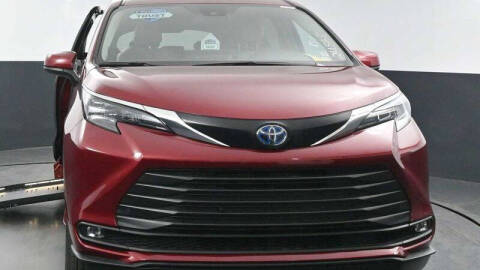 2025 Toyota Sienna XLE 7-Passenger