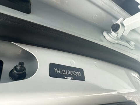 2024 Volvo XC40 B5 Plus Dark Theme