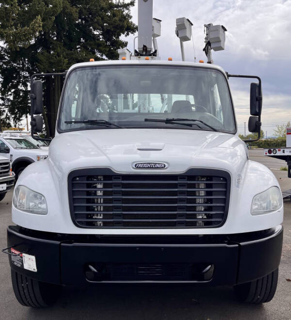 2013 Freightliner M2 106
