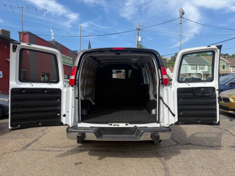 2023 GMC Savana 2500