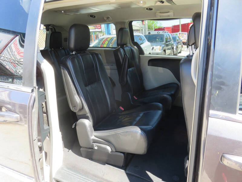 2016 Chrysler Town and Country Touring