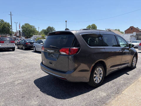 2017 Chrysler Pacifica Touring-L