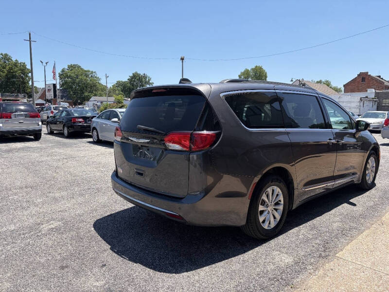 2017 Chrysler Pacifica Touring-L