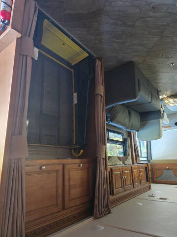 2017 Winnebago Adventurer 37