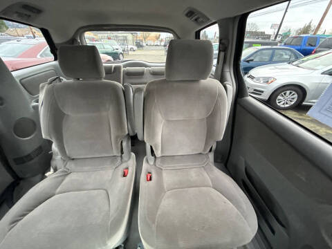2004 Toyota Sienna LE 7 Passenger