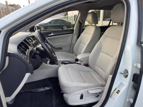 2019 Volkswagen Golf SE