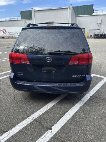 2004 Toyota Sienna CE 7 Passenger