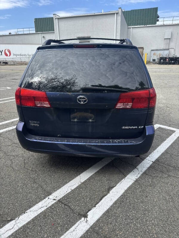 2004 Toyota Sienna CE 7 Passenger
