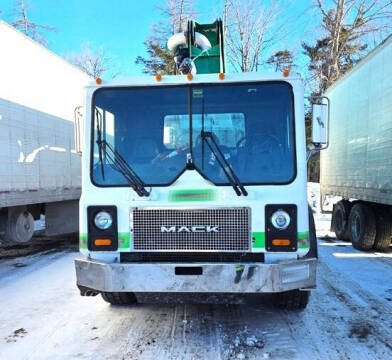 2003 Mack MR688S