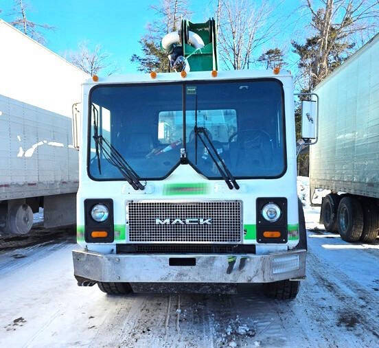 2003 Mack MR688S