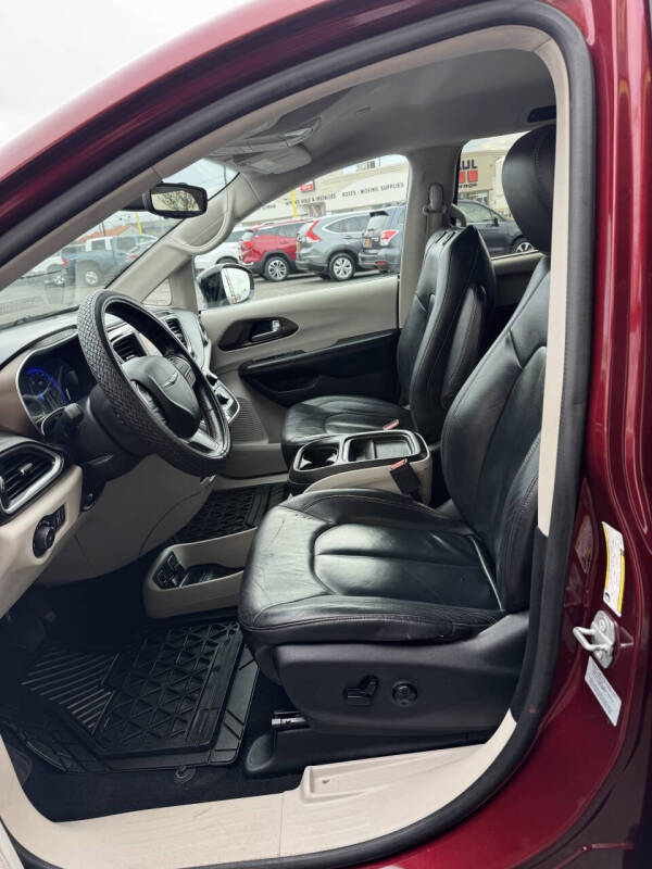 2017 Chrysler Pacifica Touring-L