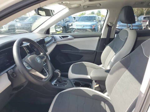 2025 Volkswagen Taos SE