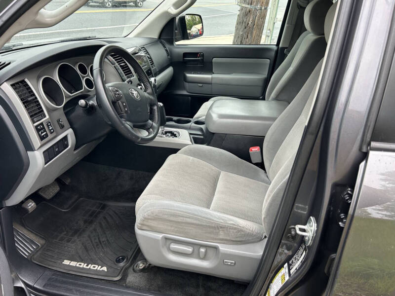 2013 Toyota Sequoia SR5