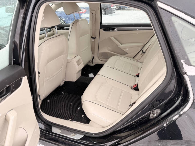 2017 Volkswagen Passat 1.8T R-Line