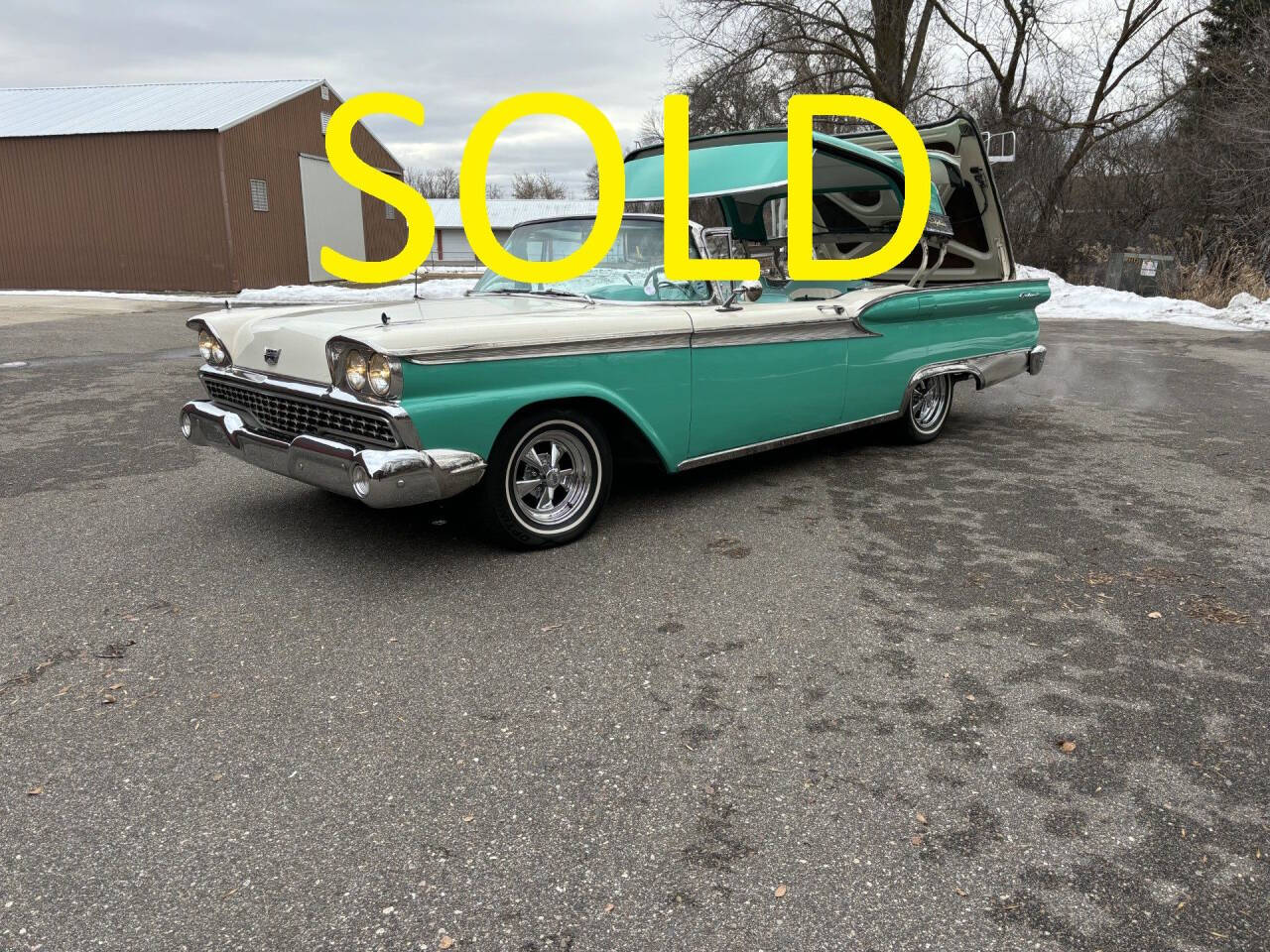 1959 Ford Skyliner 2