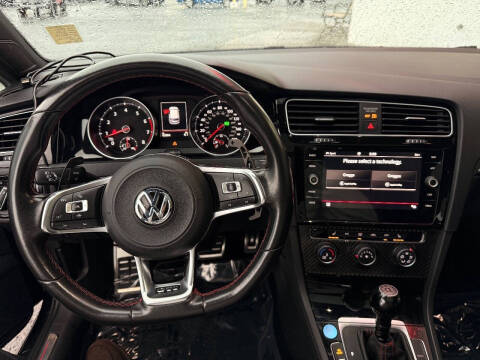 2021 Volkswagen Golf GTI SE