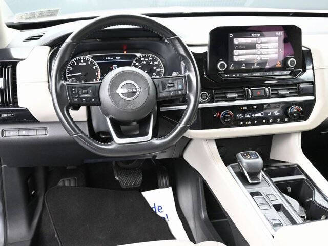 2022 Nissan Pathfinder SV