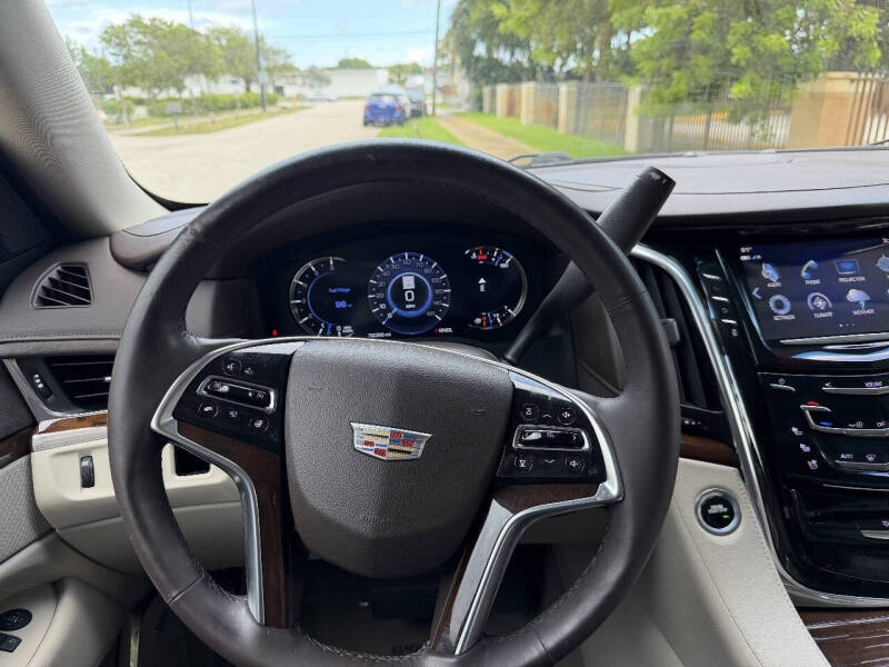 2017 Cadillac Escalade Standard