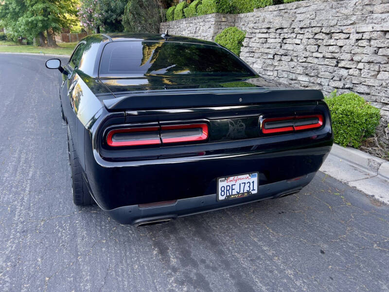 2016 Dodge Challenger 392 HEMI Scat Pack Shaker