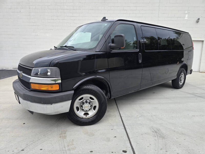 2016 Chevrolet Express Passenger LS photo 6