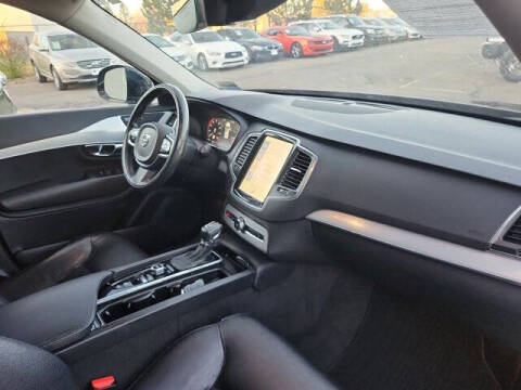 2016 Volvo XC90 T5 Momentum