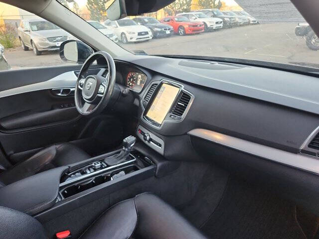 2016 Volvo XC90 T5 Momentum