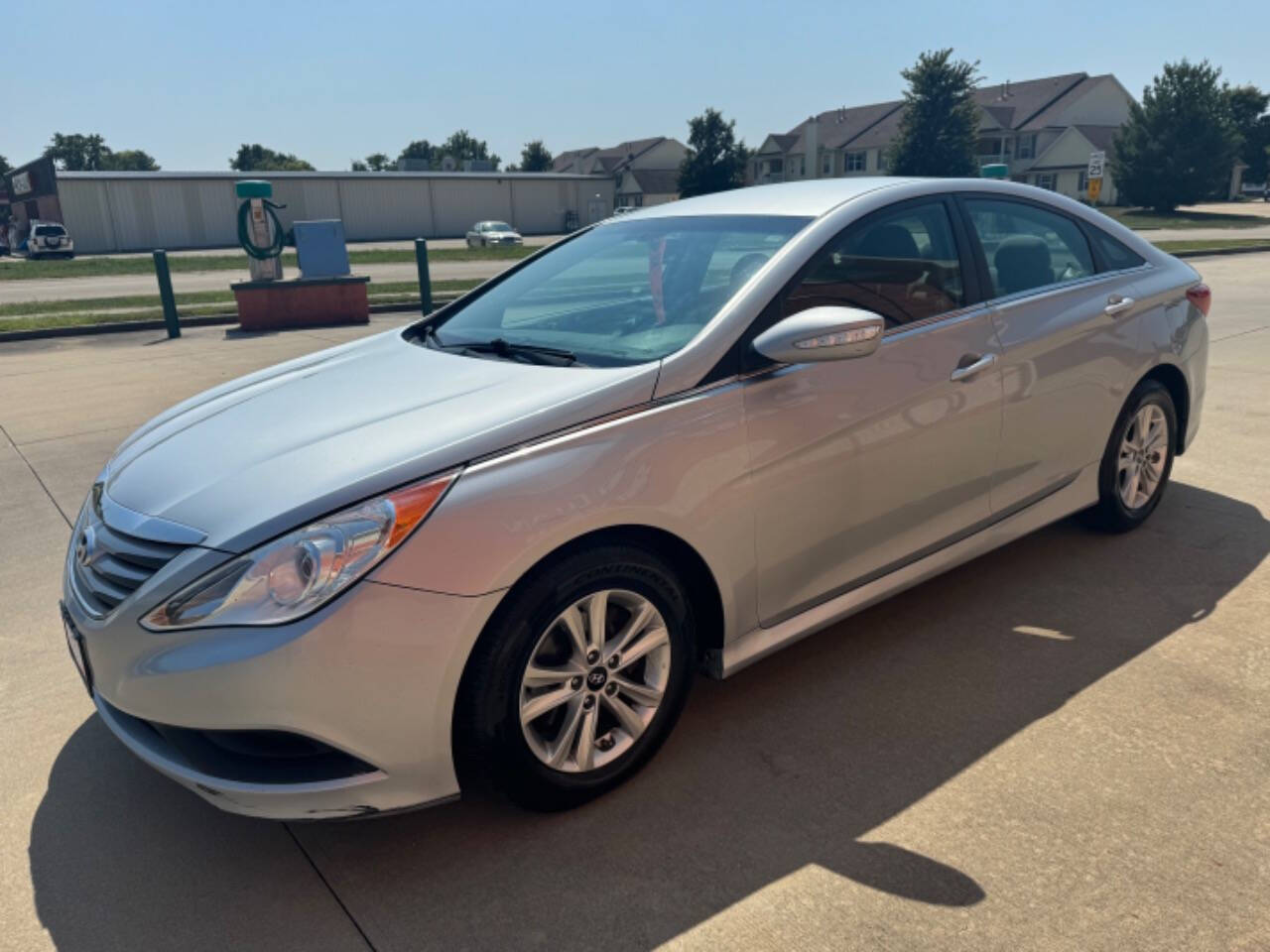 2014 Hyundai SONATA for sale at Illinois Auto Wholesalers in Tolono, IL